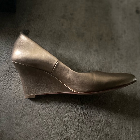 Gold Cole Hann womens heels - Picture 5 of 6